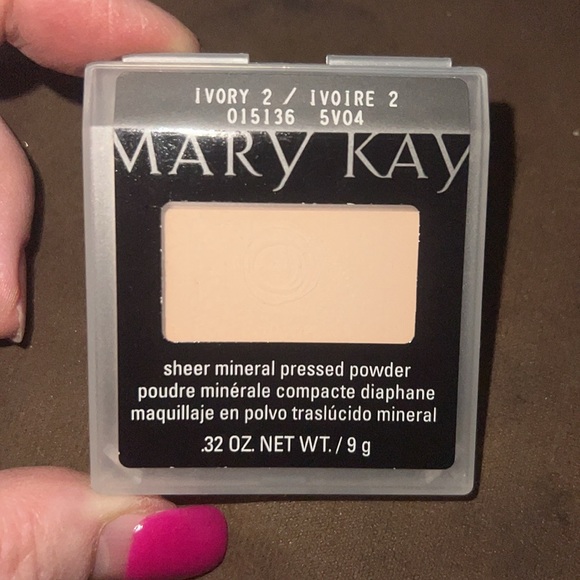 Mary Kay Sheer Mineral Pressed Powder-Beige 1 or Ivory 2 - Picture 4 of 5